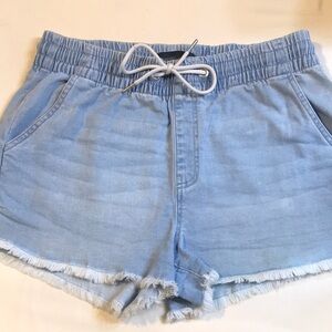 Kendall + Kaylie The Jogger Women’s Denim Shorts. Elastic Waist. Size Small.